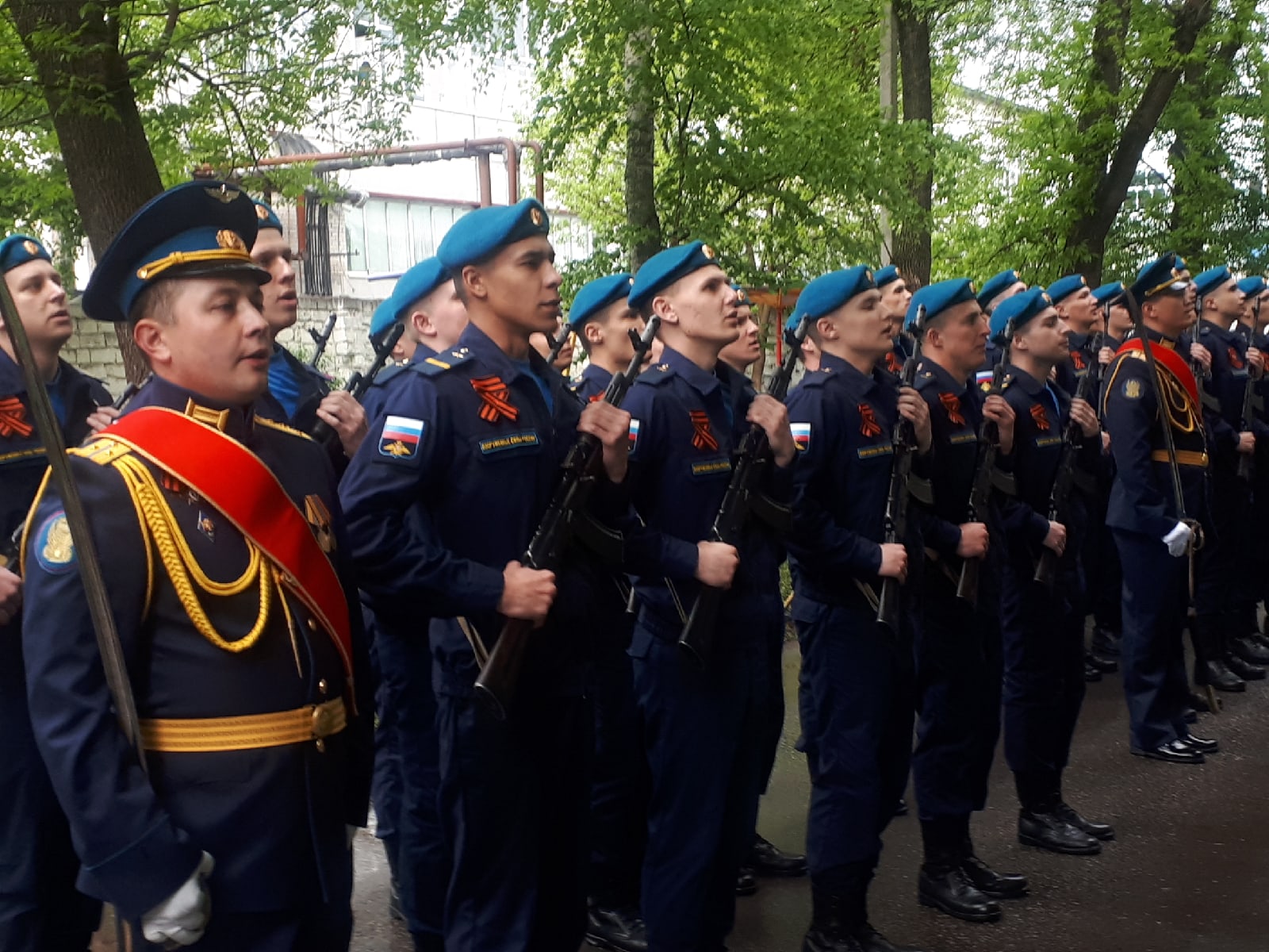 Под окнами ветерана Николая Зинченко прошёл парад Победы | 09.05.2020 |  Белгород - БезФормата