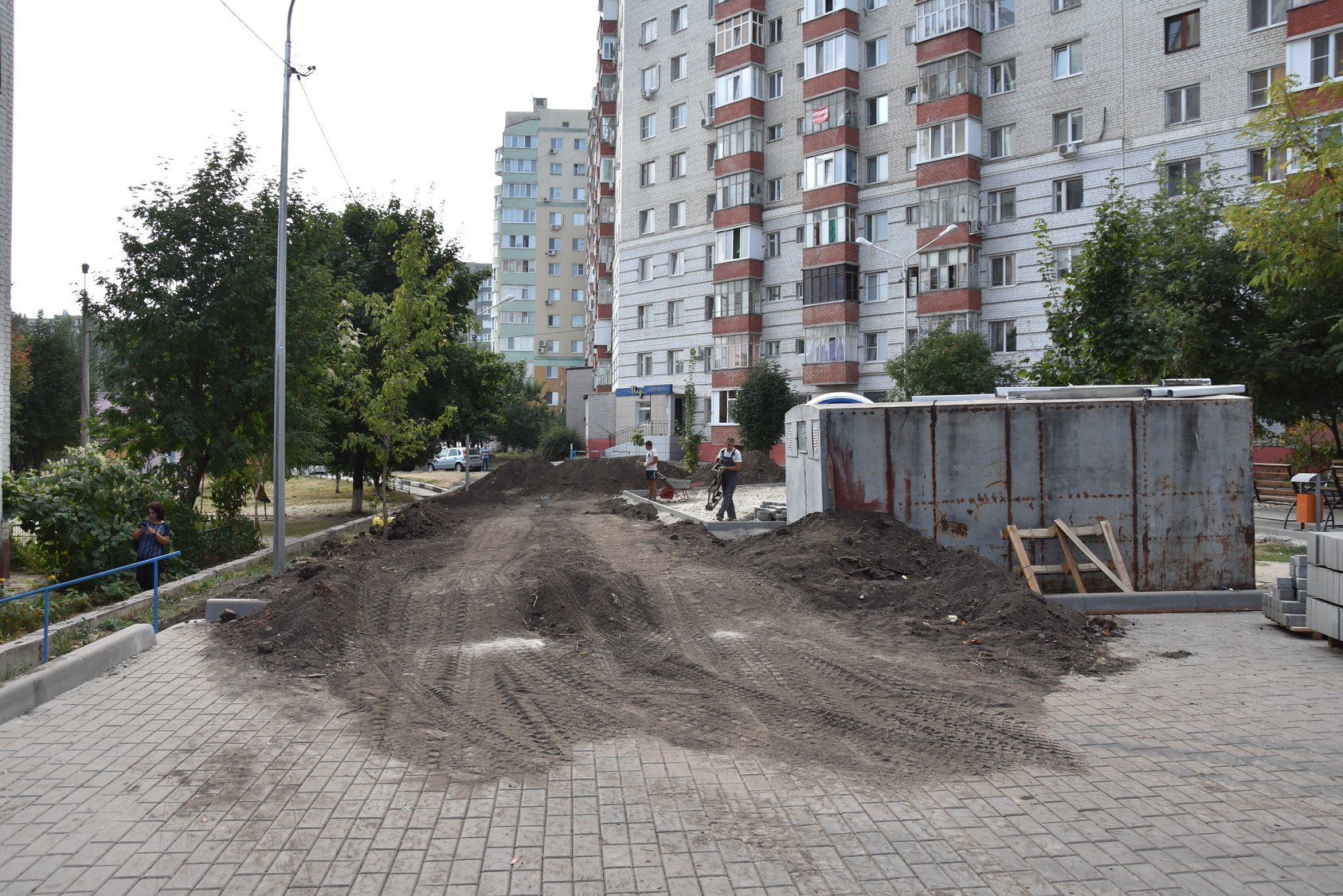 Шел белгород. Белгород дворы. Дворы на Белгородском проспекте. Мой дворик Белгород. Костюкова 34 реконструкция двора.