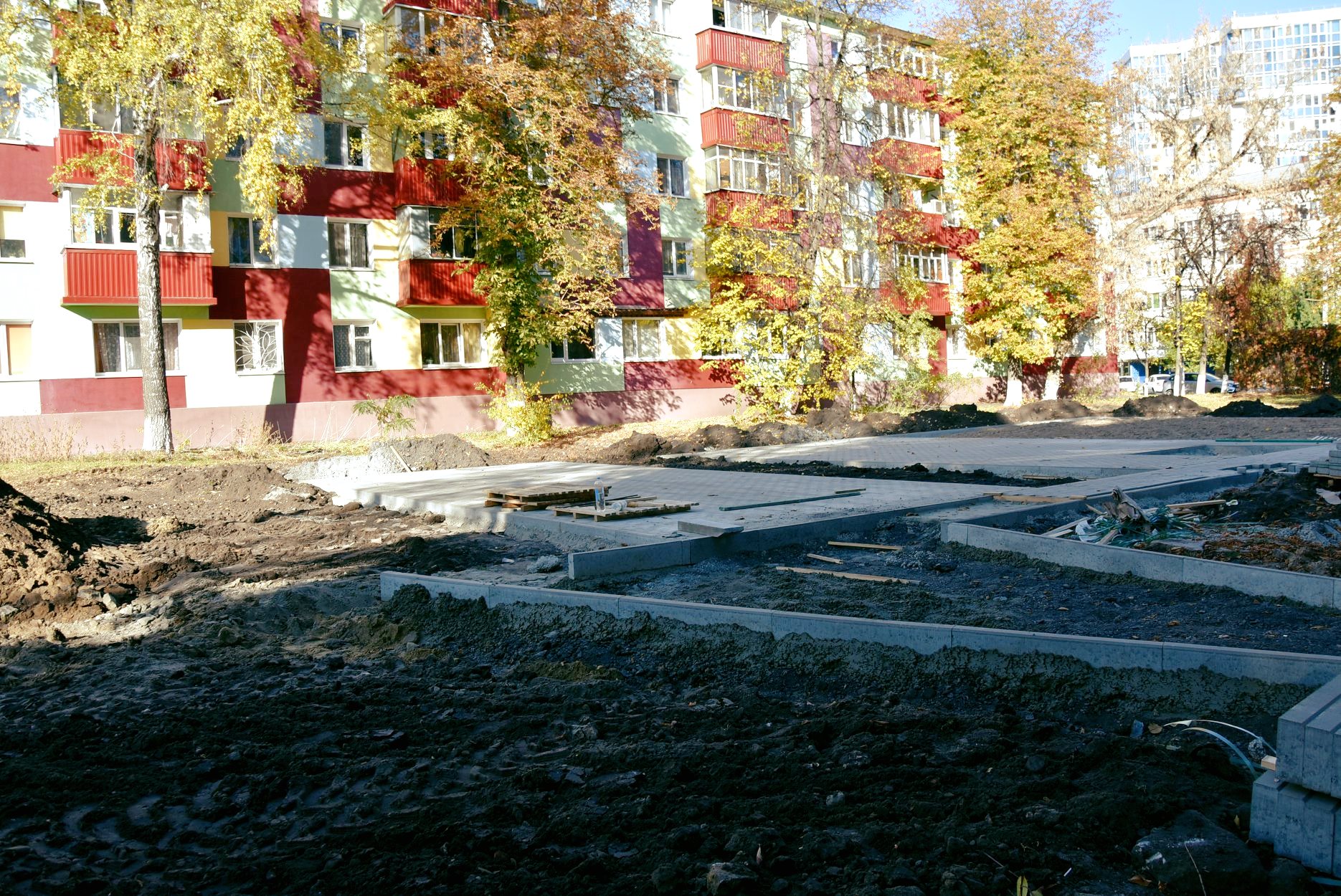 В Белгороде активисты партпроекта «Городская среда» оценили благоустройство  двух дворов . Белгородские новости