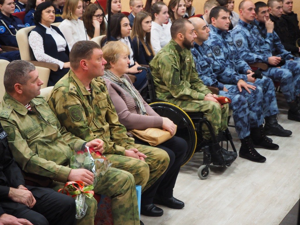 В Белгороде провели литературно-музыкальный вечер «Чествуем Героев сегодня  — гордимся вами всегда». Белгородские новости