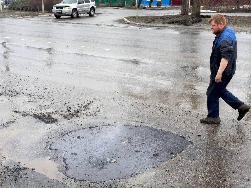 Сотрудники Белгорблагоустройства продолжают ямочный ремонт дорог в Белгороде - Изображение 5