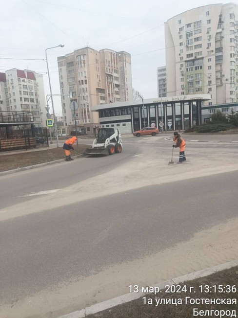 Работники Белгорблагоустройства продолжают наводить чистоту и порядок на улицах Белгорода - Изображение 1