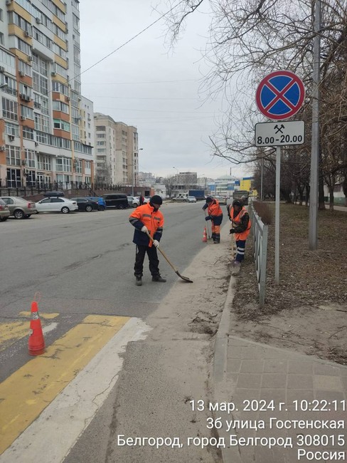 Работники Белгорблагоустройства продолжают наводить чистоту и порядок на улицах Белгорода - Изображение 6