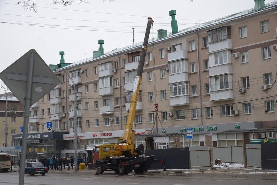 В Белгороде на «Стадионе» начали монтаж навеса остановочного павильона - Изображение 5