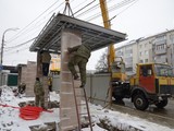 В Белгороде на «Стадионе» начали монтаж навеса остановочного павильона - Изображение 1