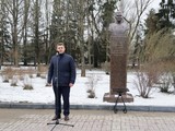 В Белгороде на Аллее Героев парка Победы открылся бюст Героя России, участника СВО Дмитрия Астафьева - Изображение 6