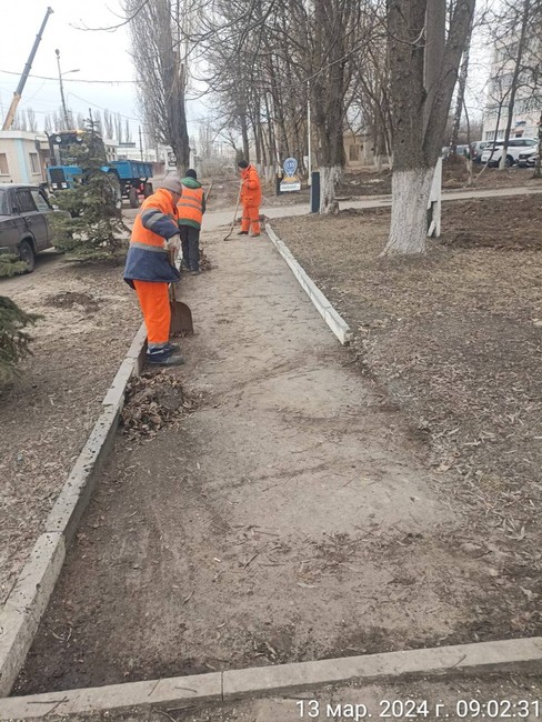 Работники Белгорблагоустройства продолжают наводить чистоту и порядок на улицах Белгорода - Изображение 5